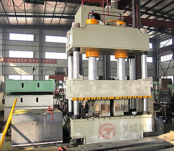 珠海客戶訂做的600t壓塊機(jī)準(zhǔn)備發(fā)貨