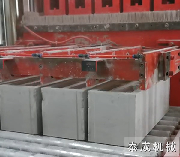 磷石膏液壓磚機(jī)